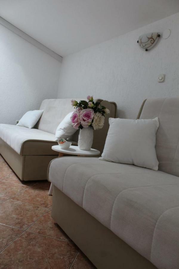 טוראני Apartment Pirovic מראה חיצוני תמונה